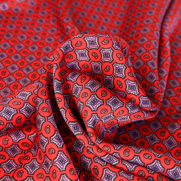 satin viscose haute couture sandr dessin foulard rouge vif et petit dessin fushia