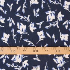 fibranne viscose fond bleu marine a fleurs indigo ecru