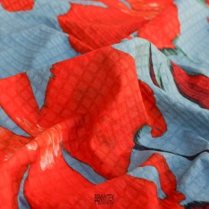 voile de coton gauffré grosse fleurs fond gris clair souri