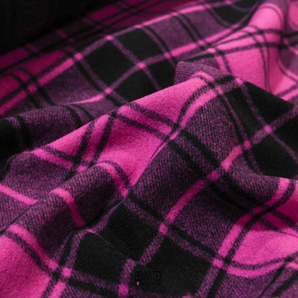 coupon velours de laine carreau fond fuchia et noir tres doux