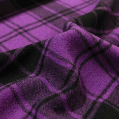 coupon velours de laine carreau fond violet et noir tres doux