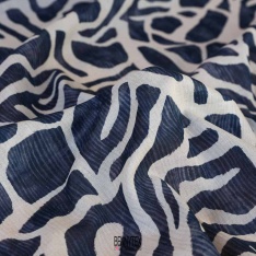 voile de coton leger italien superbe abstrait blanc et marine tie and dye