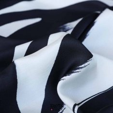 twill satin de viscose de luxe rayé en forme fond blanc