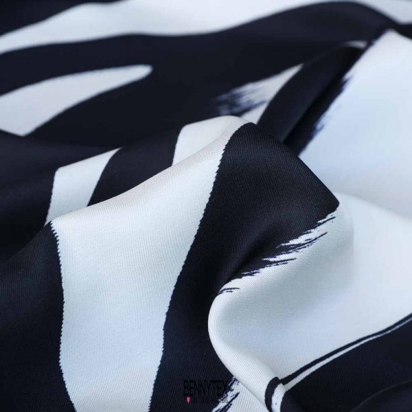 twill satin de viscose de luxe rayé en forme fond blanc