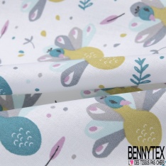coton imprimé motif petits paons bleu canard et vers anis Fond blanc avec des petites plumes volantes