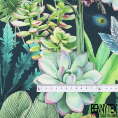 Coton demi natté imprimé digital motif paon et plume de paon dans la nature Fond vert impérial
