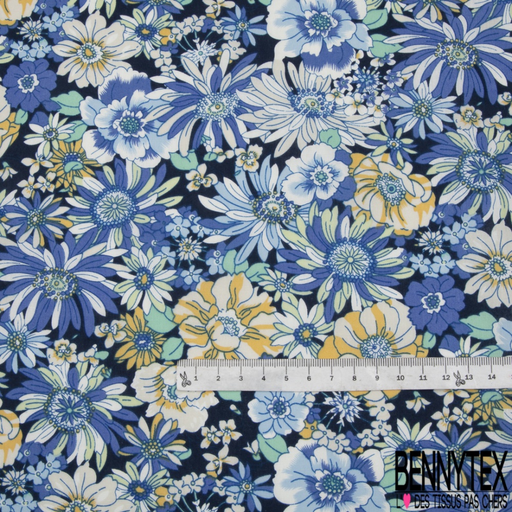 Coton imprim Motif fleur ton bleu Fond bleu marine Coton imprim Motif fleur ton bleu Fond bleu marine