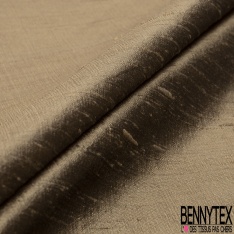 Doupion de soie sauvage changeant mousse sèche betterave
