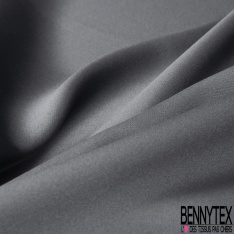 Satin de soie blanc discret