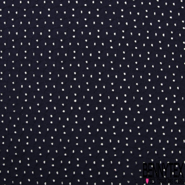 Broderie anglaise coloris rouge minéral motif petit trou relié par broderie ton sur ton