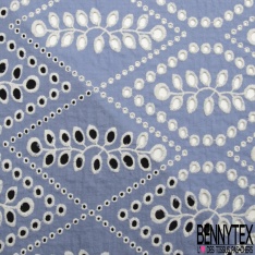 Broderie anglaise motif floral ton sur ton fond carreaux chamois saumonn petite laize double base festonnée