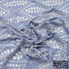 Broderie anglaise motif floral ton sur ton fond carreaux chamois saumonn petite laize double base festonnée