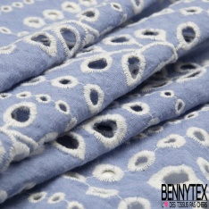 Broderie anglaise motif floral ton sur ton fond carreaux chamois saumonn petite laize double base festonnée