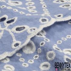 Broderie anglaise motif floral ton sur ton fond carreaux chamois saumonn petite laize double base festonnée
