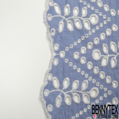 Broderie anglaise motif floral ton sur ton fond carreaux chamois saumonn petite laize double base festonnée