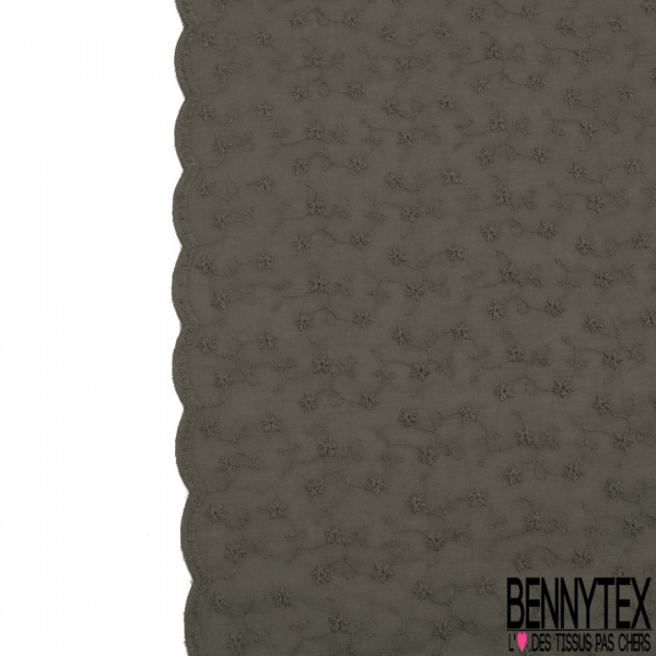 Broderie anglaise motif floral fils blanc cassé fond nuage pourpre petite laize double base festonnée