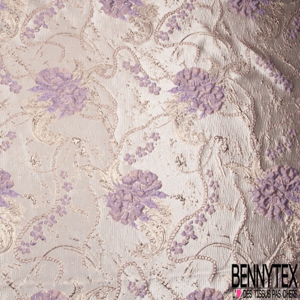 Brocart damassé Haute Couture imprimé grande fleur cachemire et chaine campanule lurex or fond teinte de rose
