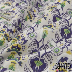 Coton brodé imprimé floral champêtre cachemire ton violet vert jaune fond blanc discret